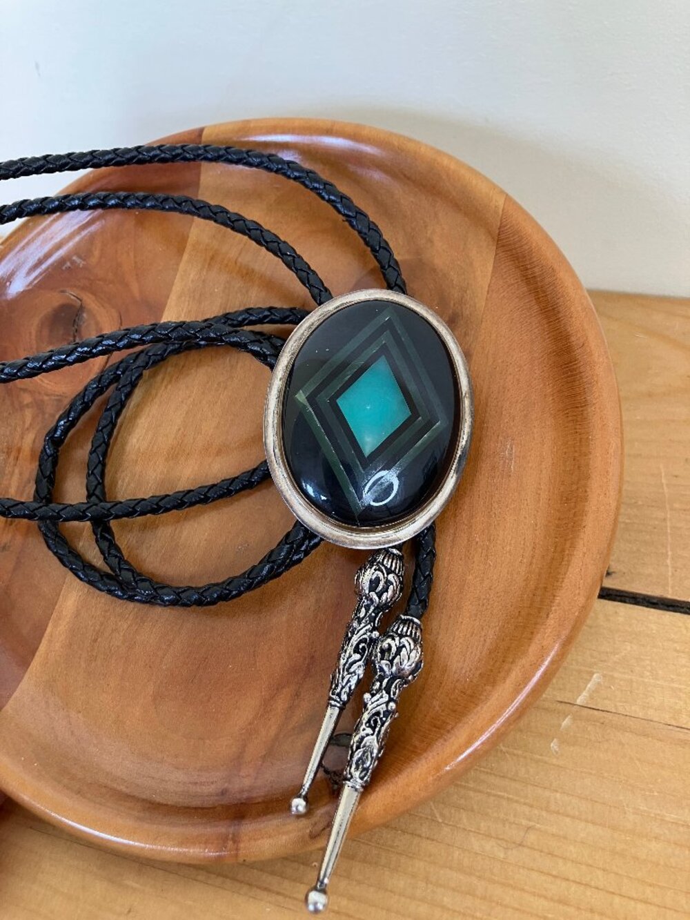 Southwestern Onyx Inlay Bolo Tie Leather Cord Vintage Artisan Silver Signed